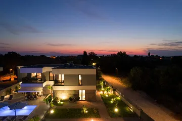 Contemporary Villa Retreat with Pool near Nin