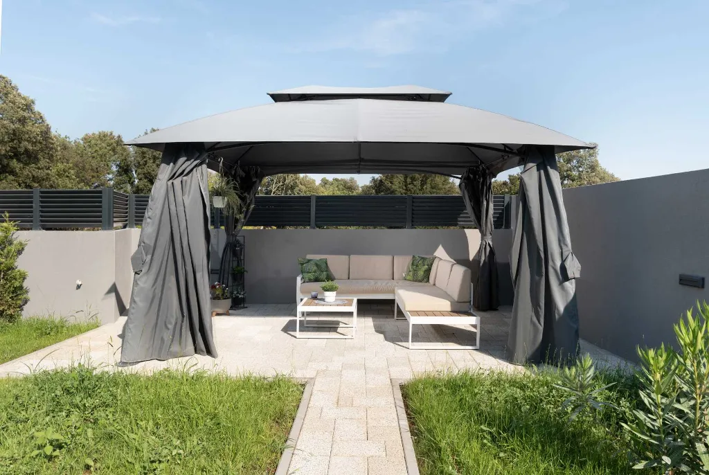 Contemporary Villa Retreat with Pool near Nin