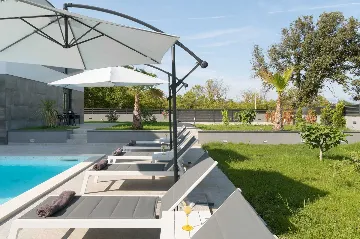 Contemporary Villa Retreat with Pool near Nin