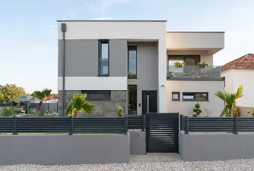 Contemporary Villa Retreat with Pool near Nin