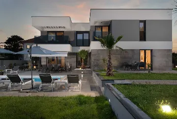 Contemporary Villa Retreat with Pool near Nin