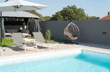 Contemporary Villa Retreat with Pool near Nin