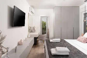 Contemporary Villa Retreat with Pool near Nin