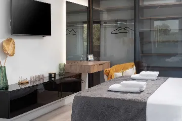 Contemporary Villa Retreat with Pool near Nin