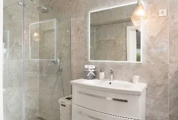 Contemporary Villa Retreat with Pool near Nin