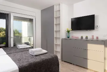 Contemporary Villa Retreat with Pool near Nin