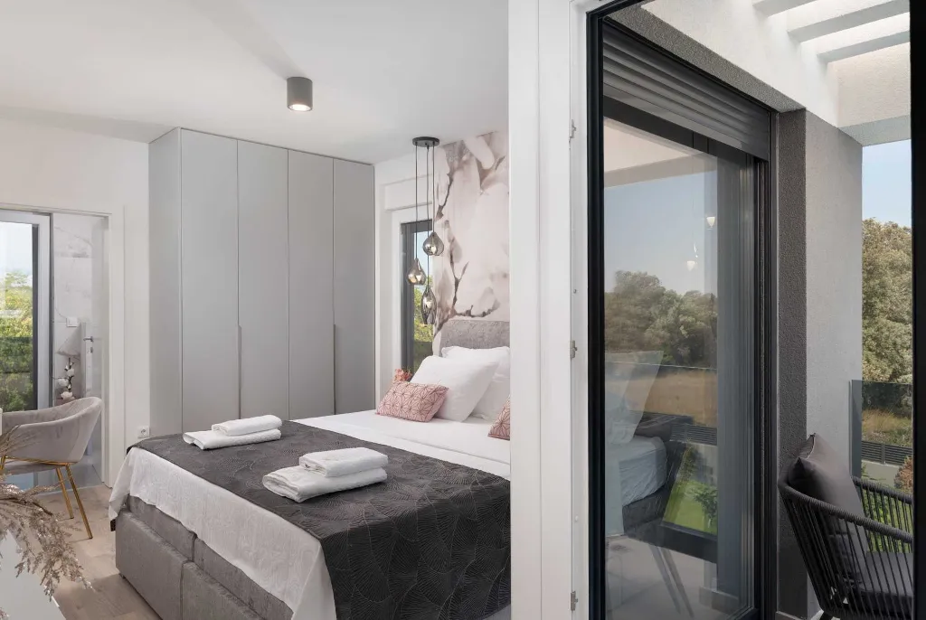 Contemporary Villa Retreat with Pool near Nin