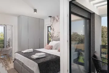 Contemporary Villa Retreat with Pool near Nin