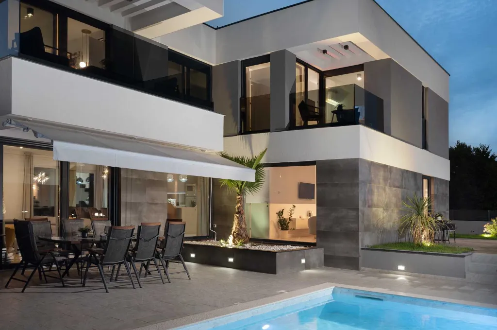 Contemporary Villa Retreat with Pool near Nin