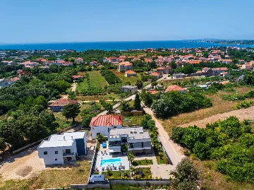 Contemporary Villa Retreat with Pool near Nin