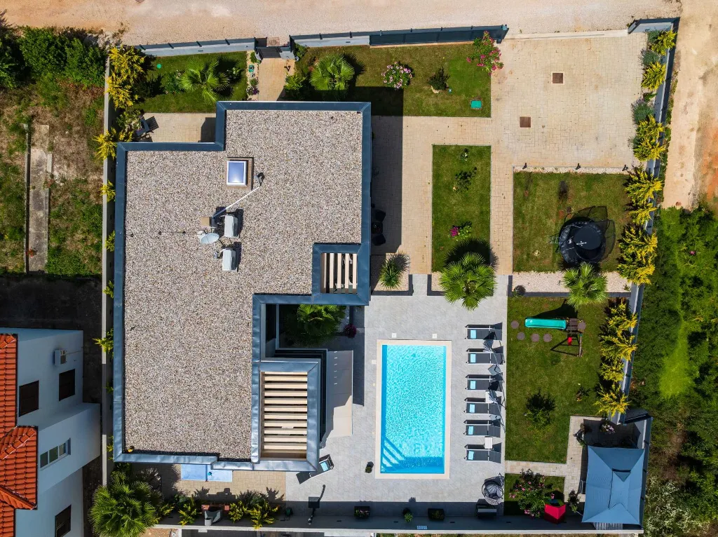 Contemporary Villa Retreat with Pool near Nin