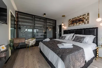 Contemporary Villa Retreat with Pool near Nin