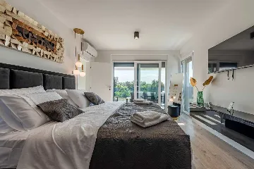 Contemporary Villa Retreat with Pool near Nin