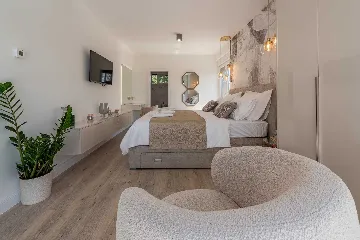 Contemporary Villa Retreat with Pool near Nin