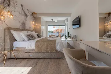 Contemporary Villa Retreat with Pool near Nin