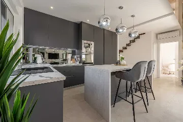 Contemporary Villa Retreat with Pool near Nin