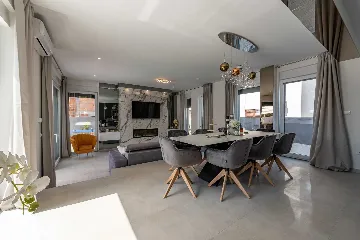 Contemporary Villa Retreat with Pool near Nin