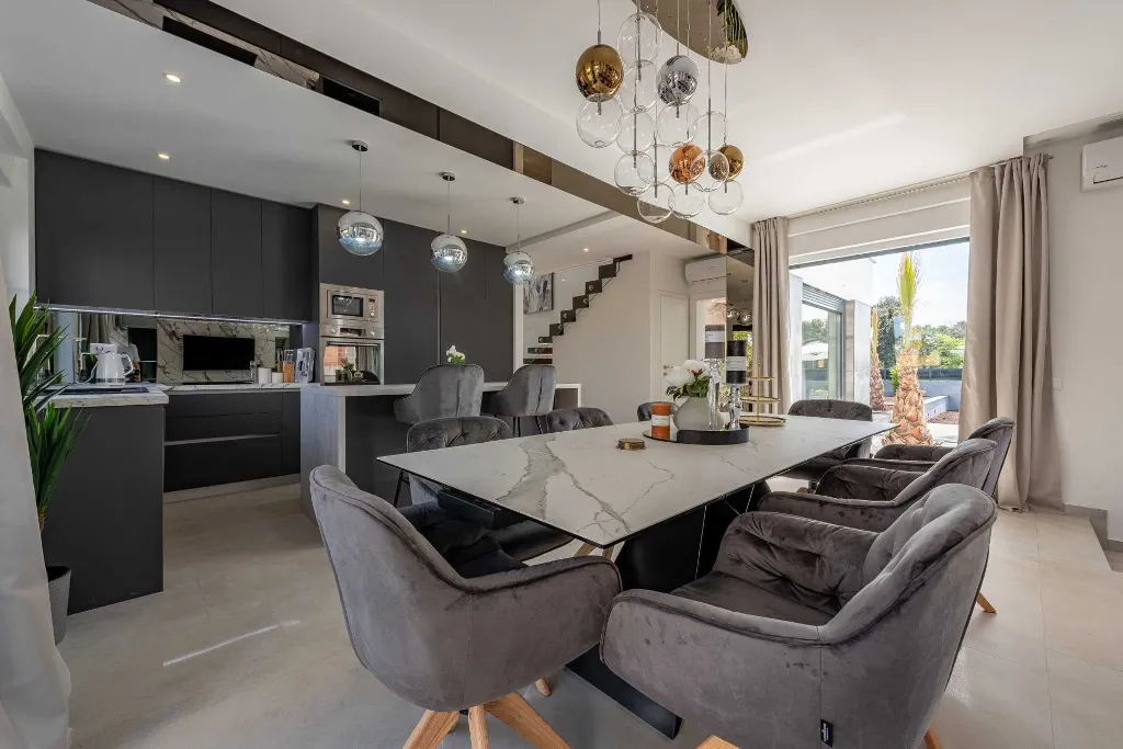Contemporary Villa Retreat with Pool near Nin