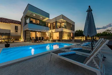 Contemporary Villa Retreat with Pool near Nin