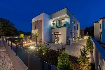 Contemporary Villa Retreat with Pool near Nin