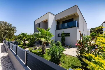 Contemporary Villa Retreat with Pool near Nin