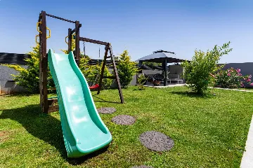 Contemporary Villa Retreat with Pool near Nin