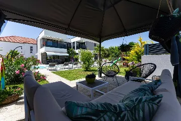 Contemporary Villa Retreat with Pool near Nin