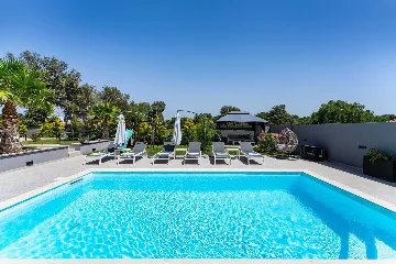 Contemporary Villa Retreat with Pool near Nin