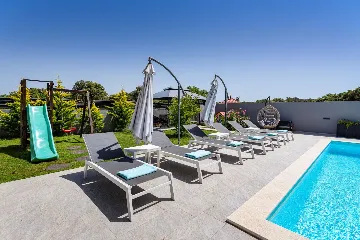 Contemporary Villa Retreat with Pool near Nin