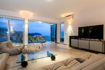 Contemporary Seafront Villa with Pool in Vela Luka