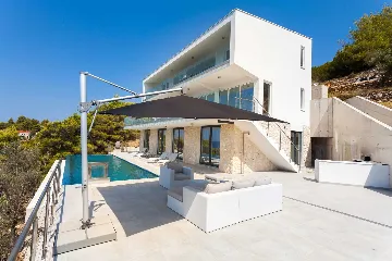 Contemporary Seafront Villa with Pool in Vela Luka