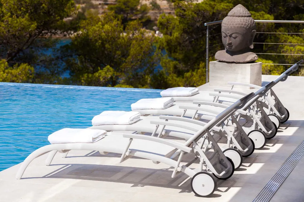 Contemporary Seafront Villa with Pool in Vela Luka