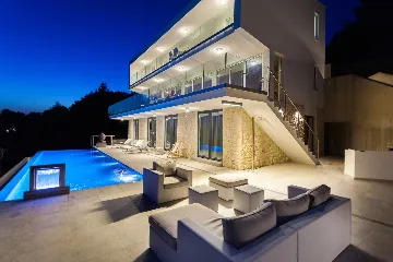 Contemporary Seafront Villa with Pool in Vela Luka