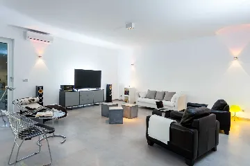 Contemporary Seafront Villa with Pool in Vela Luka