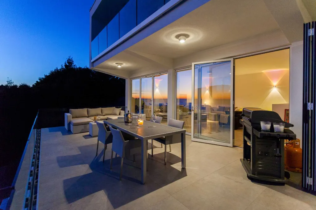 Contemporary Seafront Villa with Pool in Vela Luka
