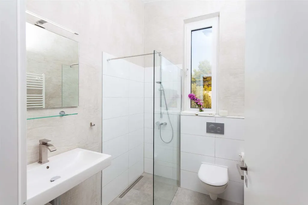 Contemporary Seafront Villa with Pool in Vela Luka