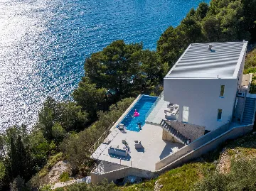 Contemporary Seafront Villa with Pool in Vela Luka