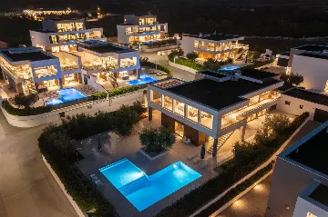 Spacious Villa with Pool and Sauna near Pula