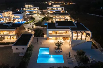 Spacious Villa with Pool and Sauna near Pula