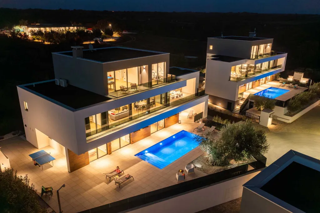 Spacious Villa with Pool and Sauna near Pula