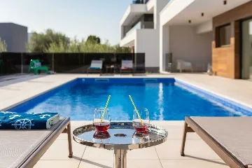 Spacious Villa with Pool and Sauna near Pula