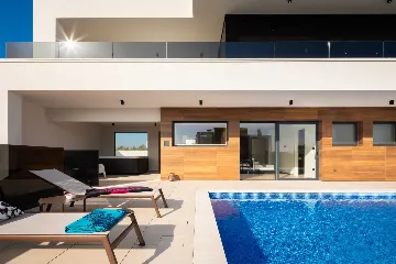 Spacious Villa with Pool and Sauna near Pula