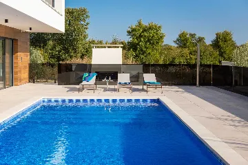 Spacious Villa with Pool and Sauna near Pula