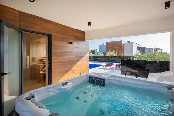 Spacious Villa with Pool and Sauna near Pula