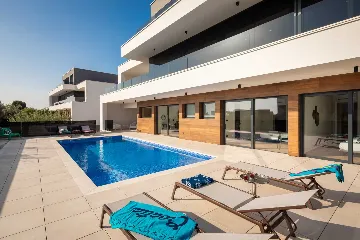 Spacious Villa with Pool and Sauna near Pula