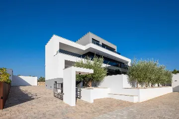 Spacious Villa with Pool and Sauna near Pula