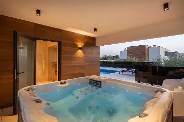 Spacious Villa with Pool and Sauna near Pula