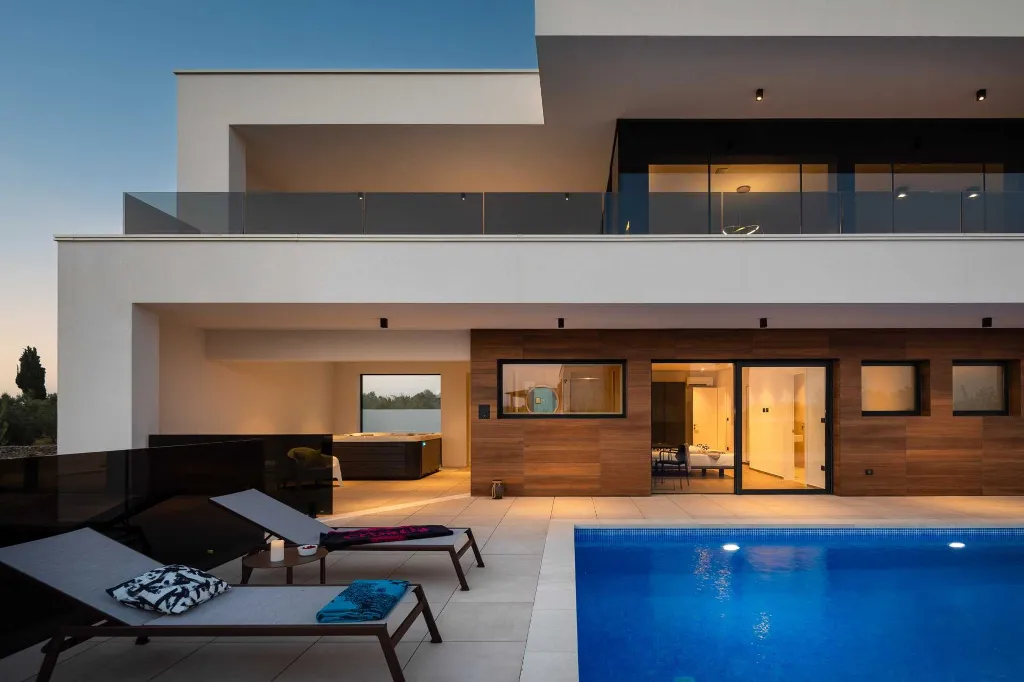 Spacious Villa with Pool and Sauna near Pula