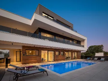 Spacious Villa with Pool and Sauna near Pula