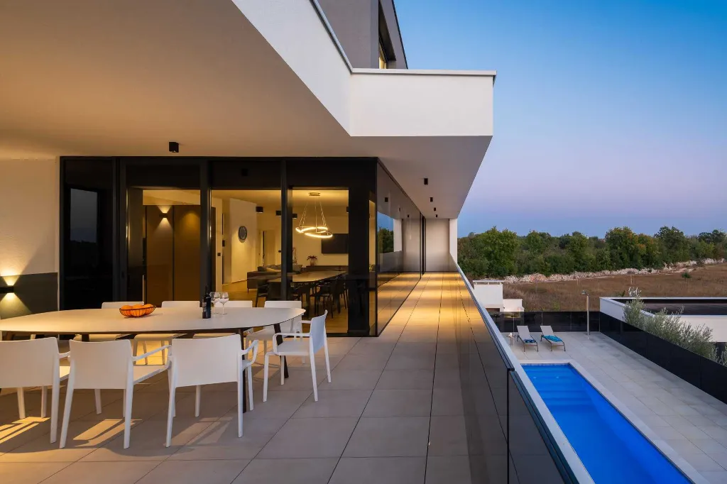 Spacious Villa with Pool and Sauna near Pula